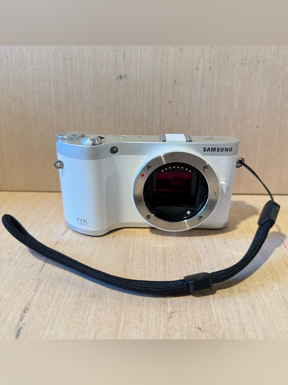Samsung NX300 Mirrorless Digital Camera White Body Only Tested Working Read Info